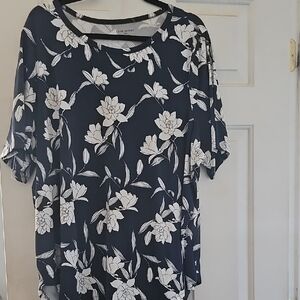 Lane Bryant Navy and White Floral Short Sleeve Top